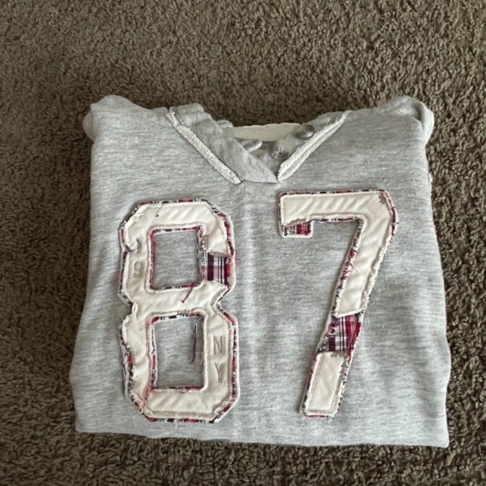 Sweaters - Picture 9 of 9